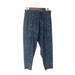 Oalka Gray Joggers Sweatpants Athleisure Athletic Camouflage  Size Medium